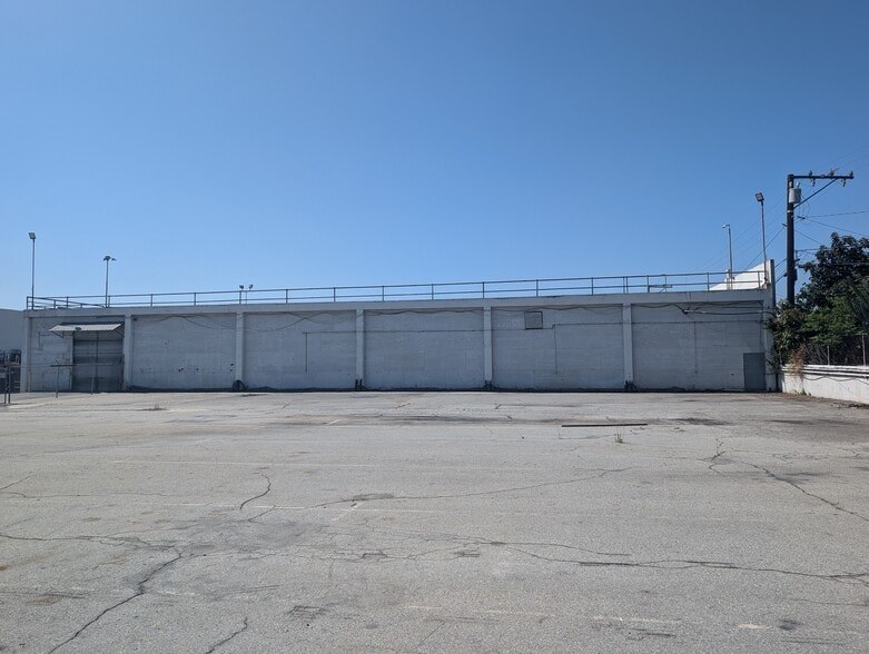 Commercial property photo in South Gate, CA